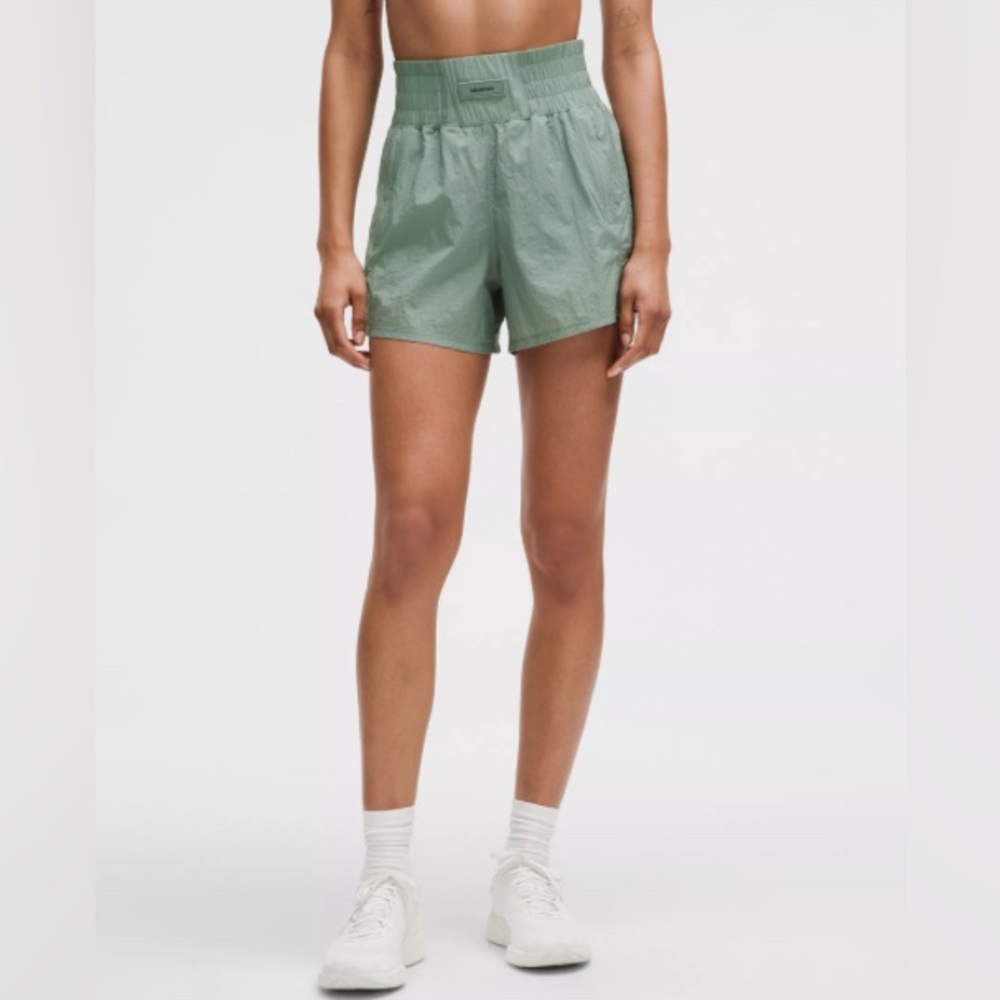 Lululemon lightweight Super-High-Rise Training Short 4" Crater Blue size 12